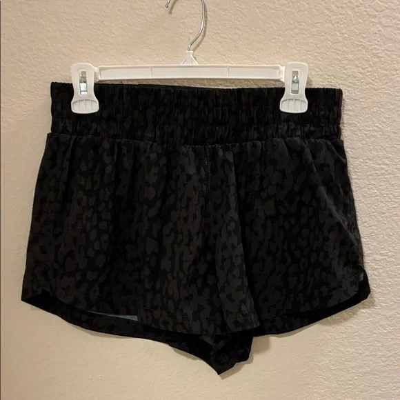 Varley Black Patterned Athletic Shorts - Picture 2 of 7